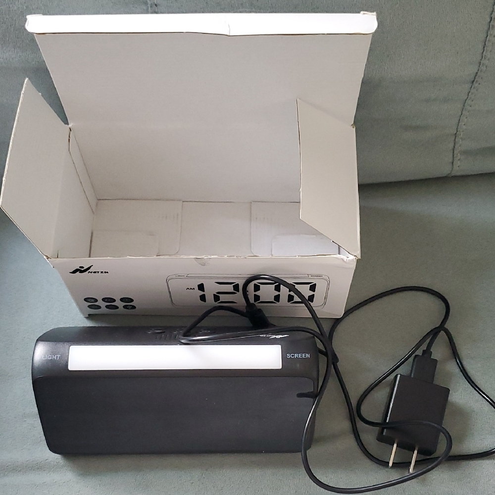 White Digital Alarm Clock by Netzu - Picture 5 of 8